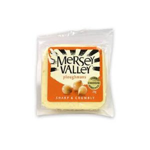 Fresh Ploughmans Sharp & Crumbly Club Vintage Cheddar Cheese Mersey Valley